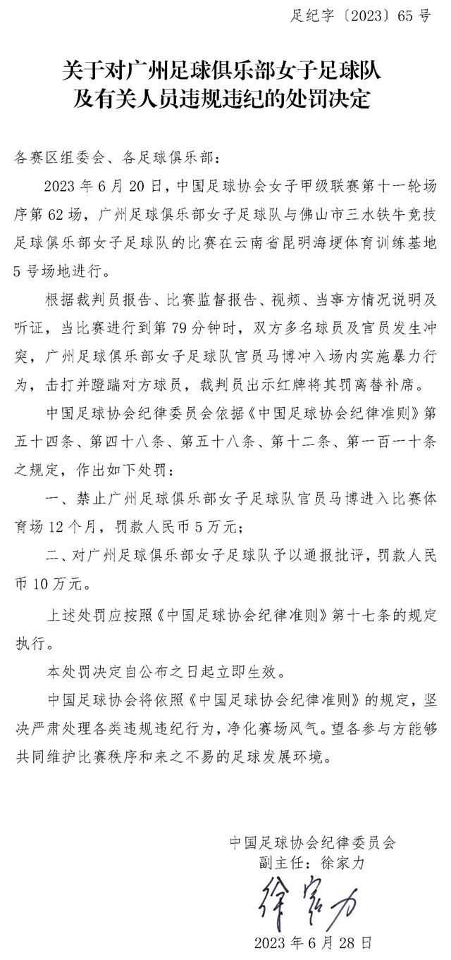 释出的海报中,两个惺惺相惜的恋人在大佛山下,一起仰望着山顶,就像是在期待着两人未来爱情之路的光明一般